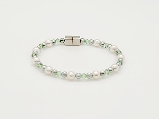 White Pearl with Peridot